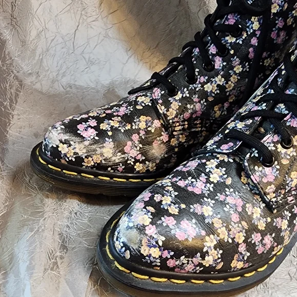 DR. MARTENS VINTAGE POINTED TOE BOOTS SZ 7 - Picture 7 of 15